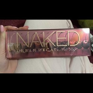 Naked Cherry eye shadow Pallete 🍒